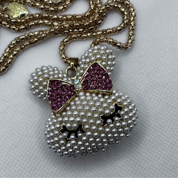 NECKLACE! Betsey Johnson Faux Pearl Bunny w/ Rhinestone Bow BNWT - Picture 6 of 7